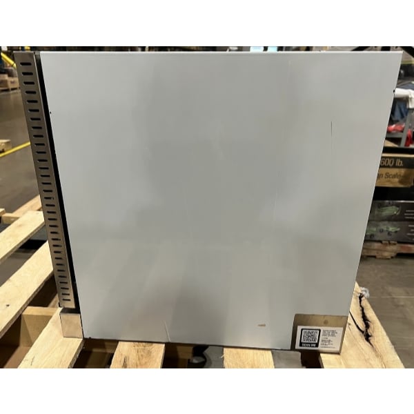 Scratch and Dent Avantco CO-28M Half-Size Electric Countertop Convection Oven - 208/240V, 2,100/2,800W