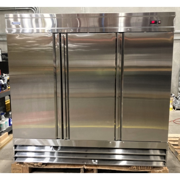 Scratch and Dent Avantco SS-3R-HC 81 5/16" Stainless Steel Solid Door Reach-In Refrigerator