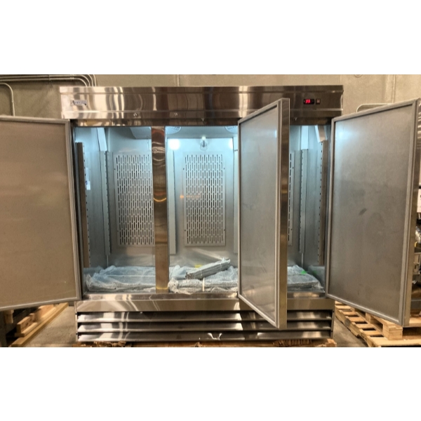 Scratch and Dent Avantco SS-3R-HC 81 5/16" Stainless Steel Solid Door Reach-In Refrigerator