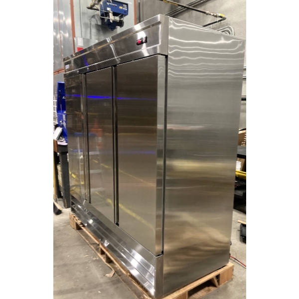 Scratch and Dent Avantco SS-3R-HC 81 5/16" Stainless Steel Solid Door Reach-In Refrigerator