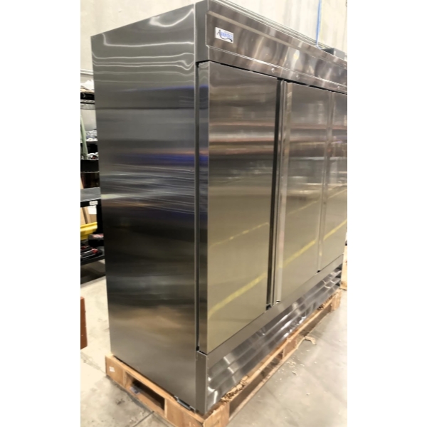 Scratch and Dent Avantco SS-3R-HC 81 5/16" Stainless Steel Solid Door Reach-In Refrigerator