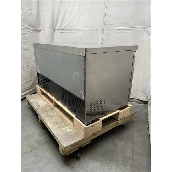 Scratch and Dent Avantco SS-UC-60R-HC 60" Undercounter Refrigerator