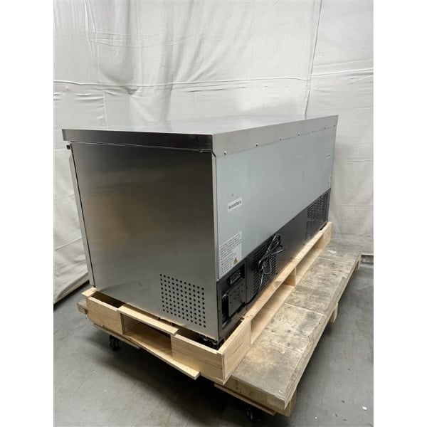 Scratch and Dent Avantco SS-UC-60R-HC 60" Undercounter Refrigerator