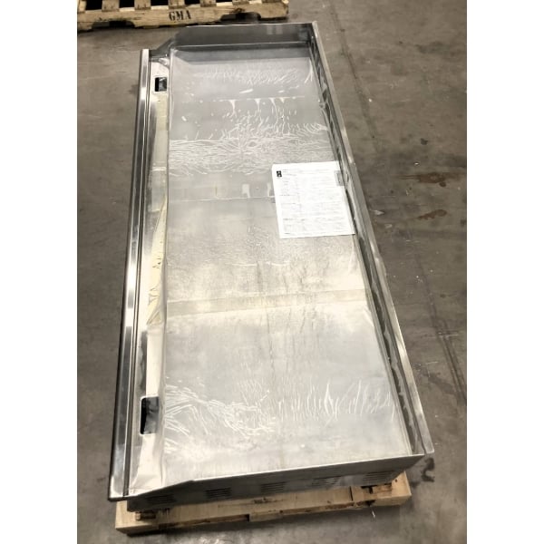 Scratch and Dent Avantco EG60E 60" Electric Countertop Griddle - 240V, 17.5 kW