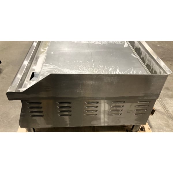 Scratch and Dent Avantco EG60E 60" Electric Countertop Griddle - 240V, 17.5 kW