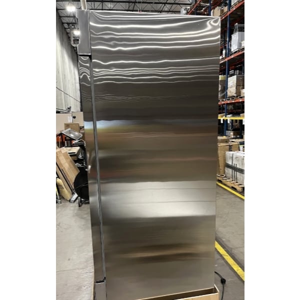Scratch and Dent Avantco SS-3R-HC 81 5/16" Stainless Steel Solid Door Reach-In Refrigerator