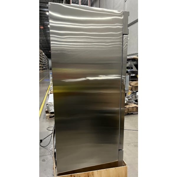Scratch and Dent Avantco SS-3R-HC 81 5/16" Stainless Steel Solid Door Reach-In Refrigerator