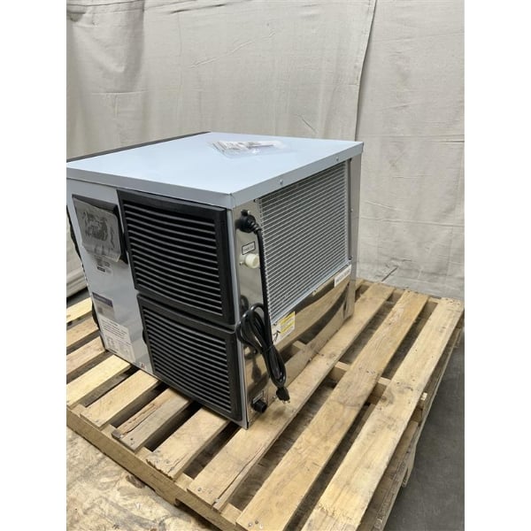 Scratch and Dent Avantco Ice KMC-H-322-A 22" Air-Cooled Modular Half Cube Ice Machine with 275 lb. Storage Bin - 350 lb., 115V