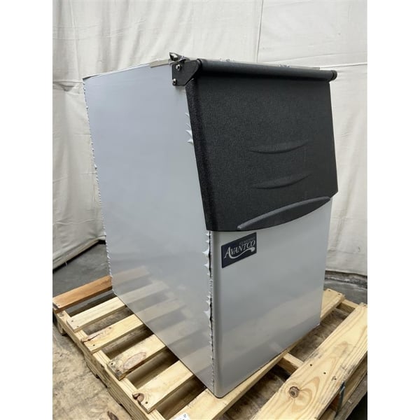 Scratch and Dent Avantco Ice KMC-H-322-A 22" Air-Cooled Modular Half Cube Ice Machine with 275 lb. Storage Bin - 350 lb., 115V