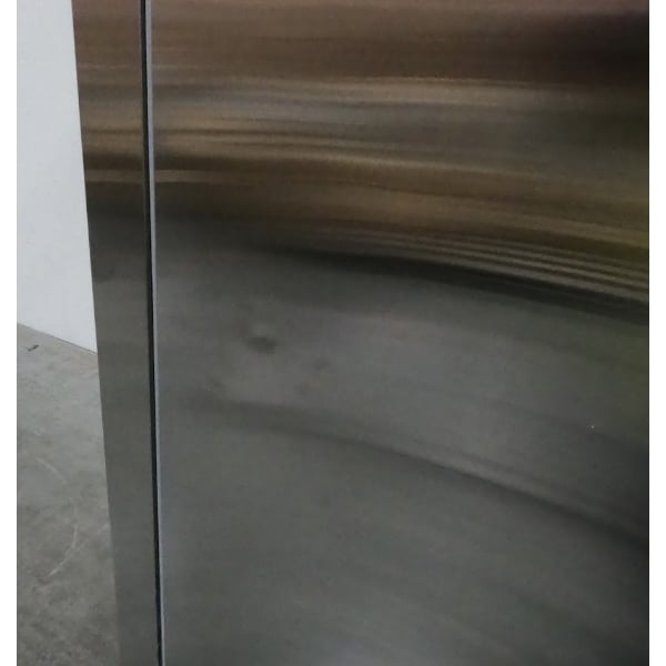 Scratch and Dent Avantco A-19R-HC 29" Solid Door Reach-In Refrigerator