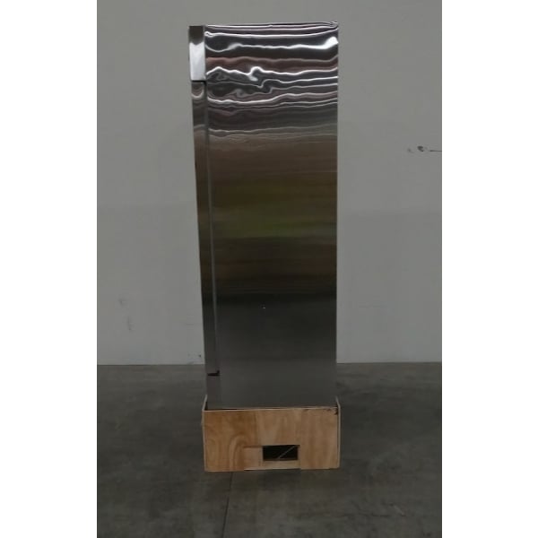 Scratch and Dent Avantco A-19R-HC 29" Solid Door Reach-In Refrigerator
