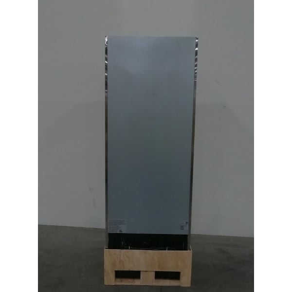 Scratch and Dent Avantco A-19R-HC 29" Solid Door Reach-In Refrigerator