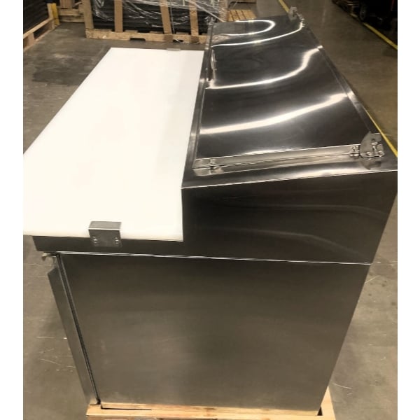 Scratch and Dent Avantco SSPPT-260 60" 2 Door Refrigerated Pizza Prep Table