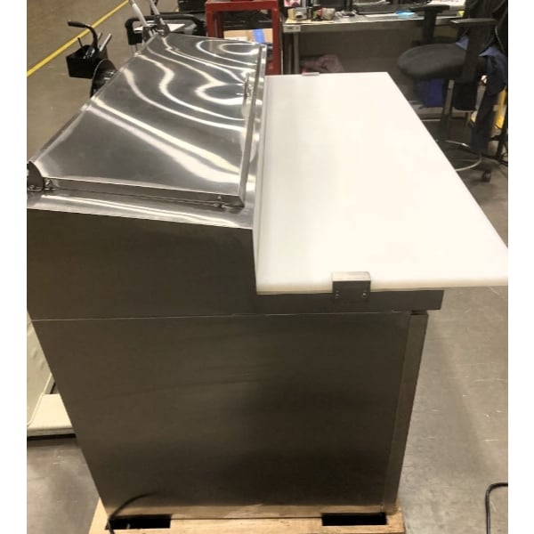 Scratch and Dent Avantco SSPPT-260 60" 2 Door Refrigerated Pizza Prep Table