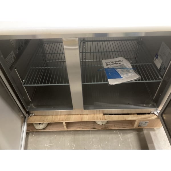 Scratch and Dent Avantco SSPPT-260 60" 2 Door Refrigerated Pizza Prep Table