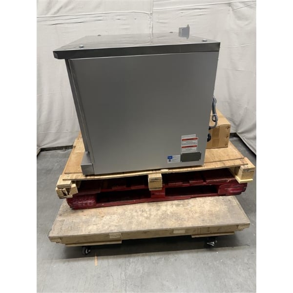 Scratch and Dent MainStreet Equipment EC2-C Double Deck Electric Full Size Convection Oven with Legs - 208V, 3 / 1 Phase, 11 kW