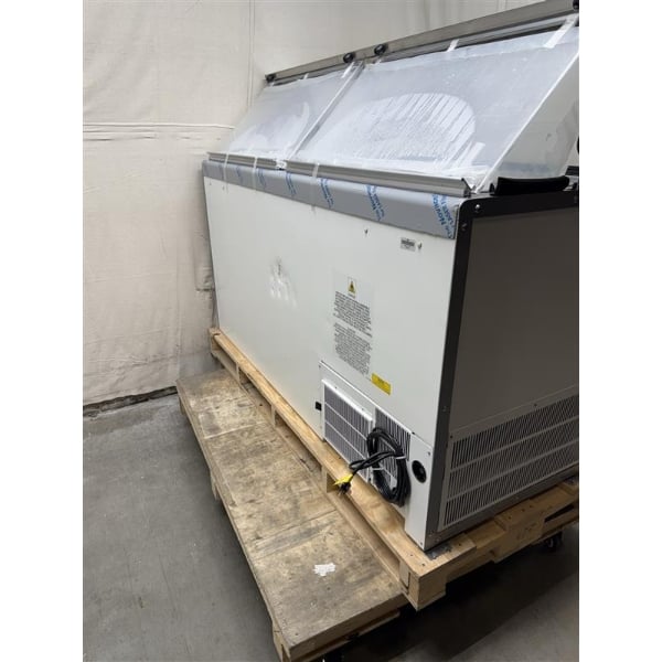 Scratch and Dent Master-Bilt DD-66 69" Straight Glass Ice Cream Dipping Cabinet