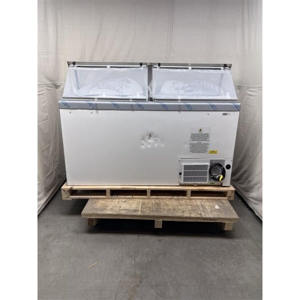 Scratch and Dent Master-Bilt DD-66 69" Straight Glass Ice Cream Dipping Cabinet