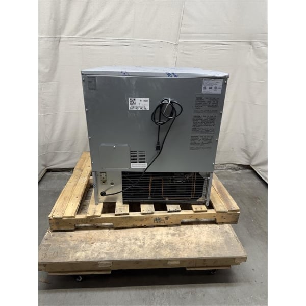 Scratch and Dent Avantco Ice Diamond EUC-H-340-A Air-Cooled Undercounter Half Cube Ice Machine with 99 lb. Storage Bin - 342 lb., 115V