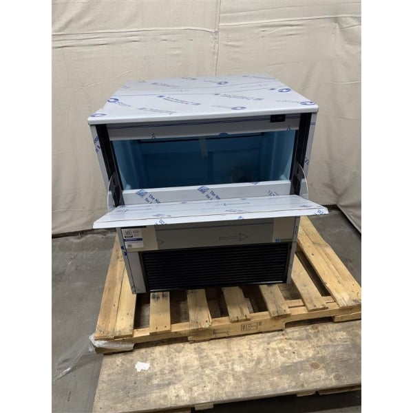 Scratch and Dent Avantco Ice Diamond EUC-H-340-A Air-Cooled Undercounter Half Cube Ice Machine with 99 lb. Storage Bin - 342 lb., 115V