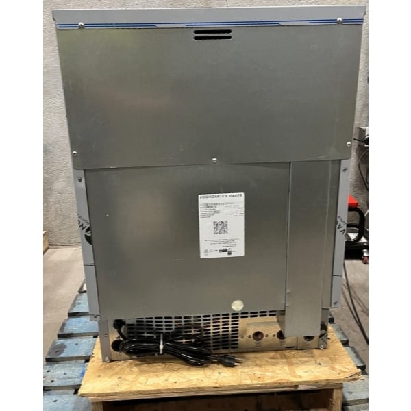 Scratch and Dent Hoshizaki KM-161BWJ 24" Water-Cooled Undercounter Crescent Cube Ice Machine with 78 lb. Storage - 153 lb., 115V