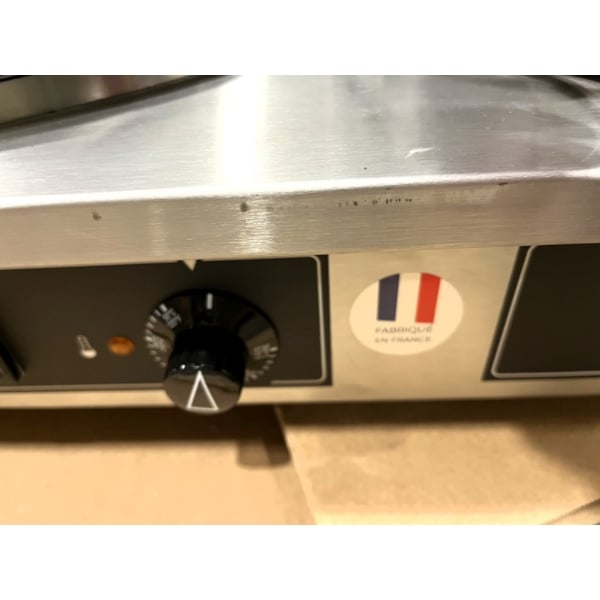 Scratch and Dent Krampouz CECIJ4 15 3/4" Dual Electric Cast Iron Crepe Maker - 240V / 3600W