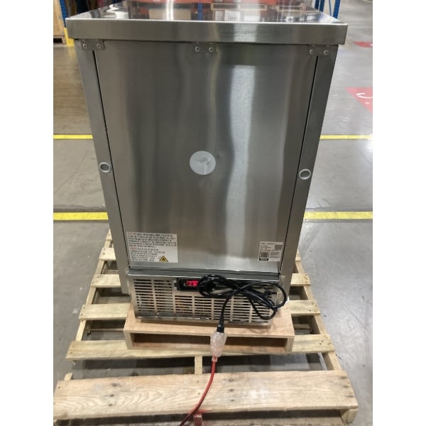 Scratch and Dent Avantco UBB-1-HC-S 23" Stainless Steel Counter Height Solid Door Back Bar Refrigerator