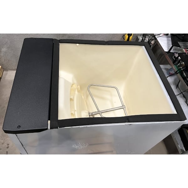 Scratch and Dent Avantco Ice HBN120-22 22" Wide Hotel Ice Dispenser 120 lb. Capacity - 115V