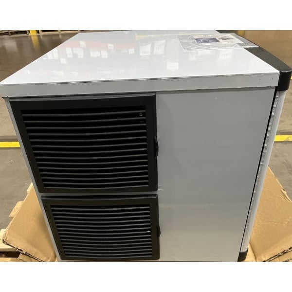 Scratch and Dent Avantco Ice MC-H-430-A 30" Air-Cooled Modular Half Cube Ice Machine - 400 lb., 115V