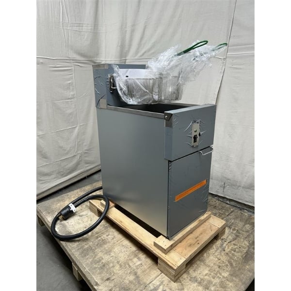 Scratch and Dent Dean by Frymaster SR114E Super Runner Economy 40 lb. Electric Floor Fryer - 208V, 3 Phase