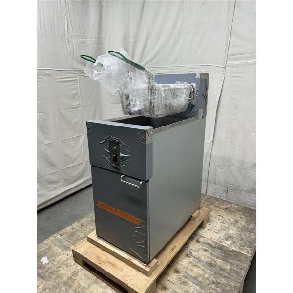 Scratch and Dent Dean by Frymaster SR114E Super Runner Economy 40 lb. Electric Floor Fryer - 208V, 3 Phase