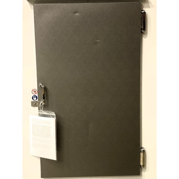 Scratch and Dent Leer 65CS-R290 64" Outdoor Cold Wall Ice Merchandiser with Straight Front and Galvanized Steel Door