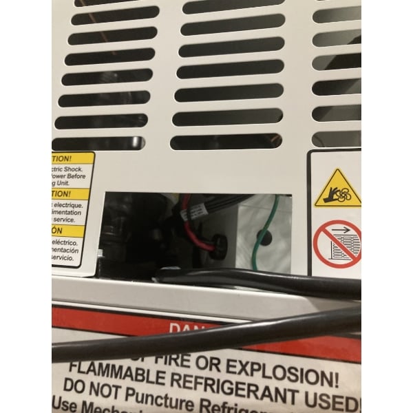 Scratch and Dent Leer 65CS-R290 64" Outdoor Cold Wall Ice Merchandiser with Straight Front and Galvanized Steel Door