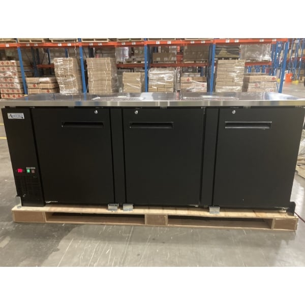 Scratch and Dent Avantco UDD-4-HC Black Kegerator / Beer Dispenser with (2) 2 Tap Towers - (3) 1/2 Keg Capacity