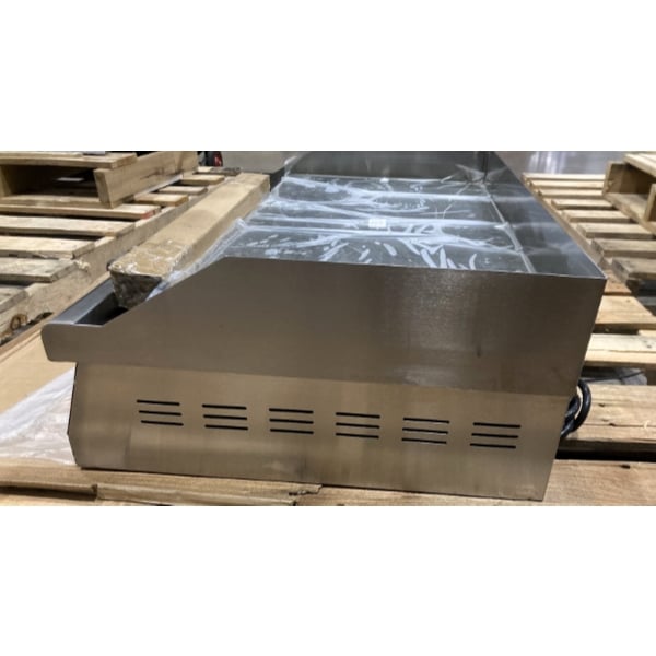 Scratch and Dent Avantco EG30N 30" Electric Countertop Griddle - 208/240V, 3.3 kW-4.5 kW