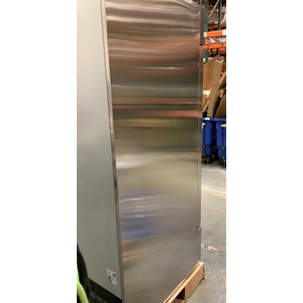 Scratch and Dent Avantco SS-3R-HC 81 5/16" Stainless Steel Solid Door Reach-In Refrigerator
