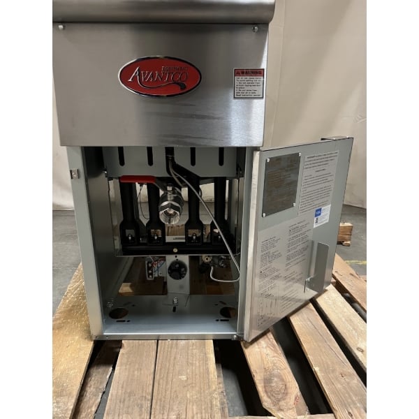 Scratch and Dent Avantco F4-ES-N 45-50 lb. Natural Gas Stainless Steel Floor Fryer - 85,000 BTU