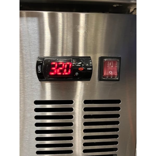 Scratch and Dent Avantco CBE-52-HC 52" 2 Drawer Refrigerated Chef Base