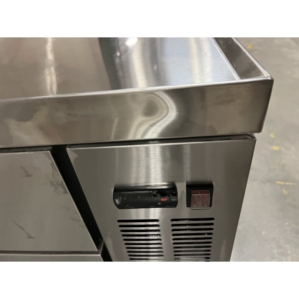 Scratch and Dent Avantco CBE-52-HC 52" 2 Drawer Refrigerated Chef Base