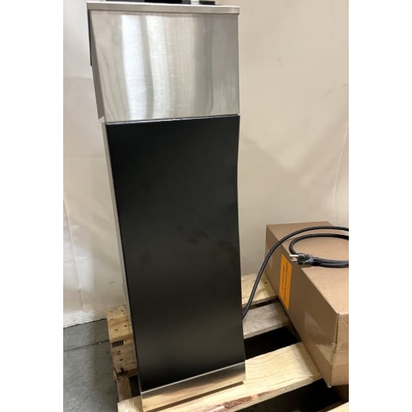 Scratch and Dent Bunn 33200.0010 VPR-APS Pourover Airpot Coffee Brewer - 120V