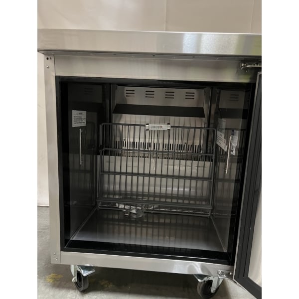 Scratch and Dent Avantco AU-27R 27" Undercounter Refrigerator