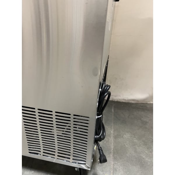 Scratch and Dent Avantco AU-27R 27" Undercounter Refrigerator