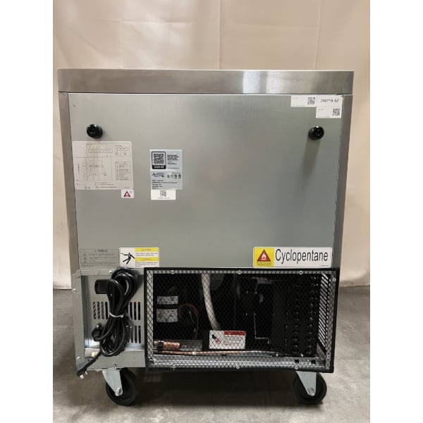 Scratch and Dent Avantco AU-27R 27" Undercounter Refrigerator