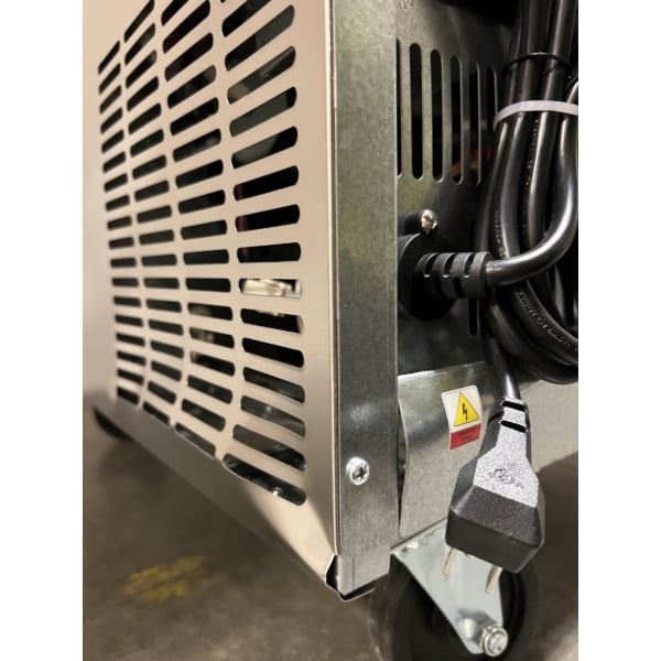 Scratch and Dent Avantco AU-27R 27" Undercounter Refrigerator