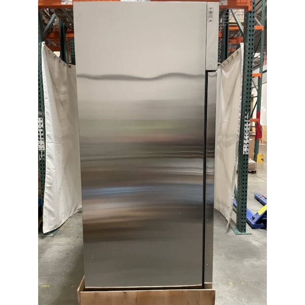 Scratch and Dent Avantco Z2-F-HC 54" Solid Door Stainless Steel Reach-In Freezer
