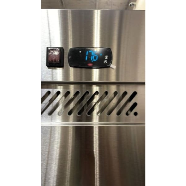 Scratch and Dent Avantco Z2-F-HC 54" Solid Door Stainless Steel Reach-In Freezer