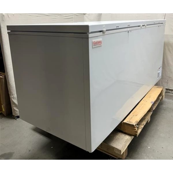 Scratch and Dent Galaxy CF30HC Commercial Chest Freezer - 30 cu. ft.