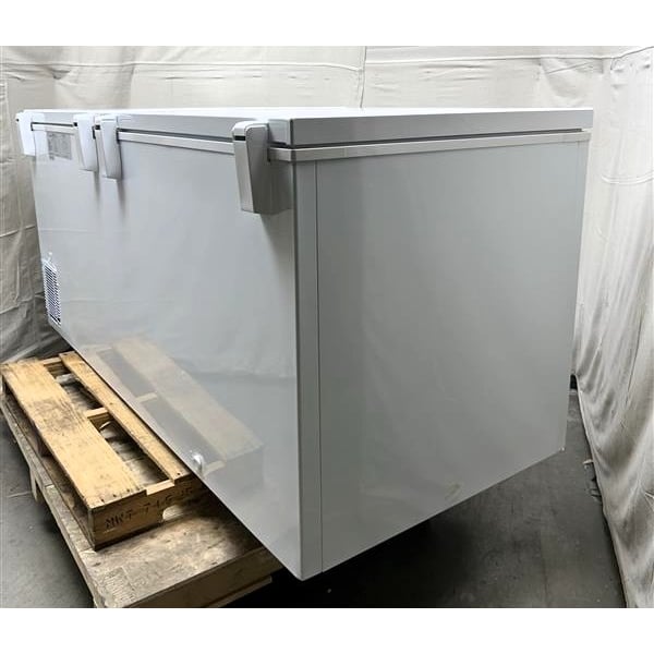 Scratch and Dent Galaxy CF30HC Commercial Chest Freezer - 30 cu. ft.