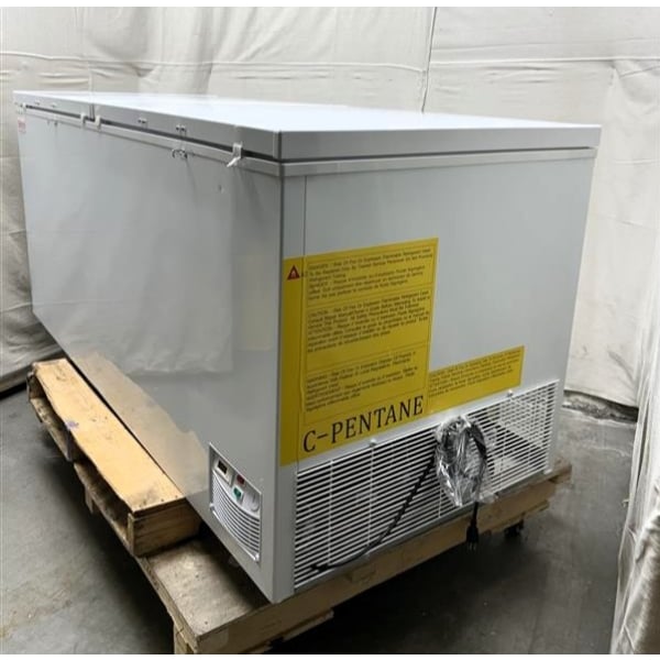 Scratch and Dent Galaxy CF30HC Commercial Chest Freezer - 30 cu. ft.