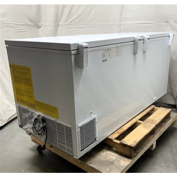 Scratch and Dent Galaxy CF30HC Commercial Chest Freezer - 30 cu. ft.